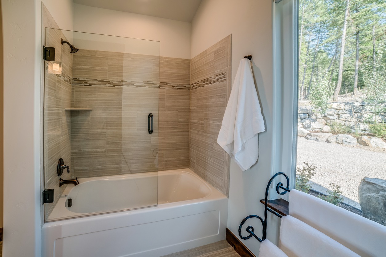 Shower & Tub Installation in Lasana